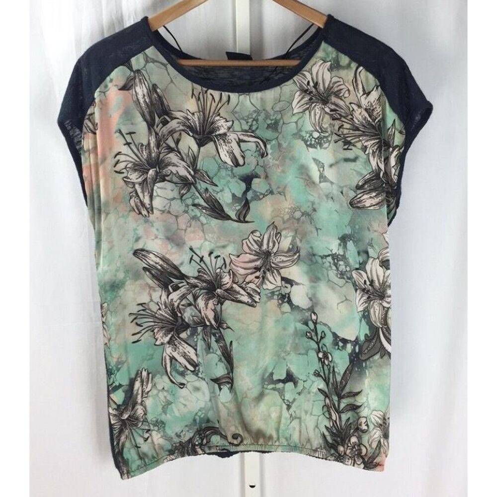 Bobeau Beautiful Floral Print Knit Back Short Sleeve Shirt Sz. M